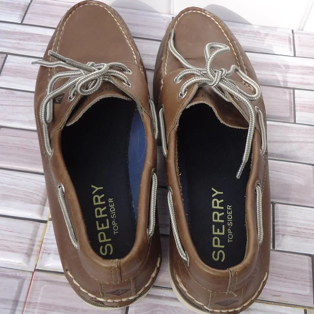 Sperry size 10